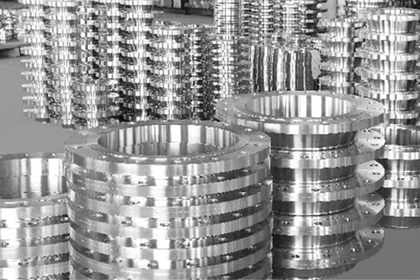 大(da)直逕(jing)帶(dai)頸灋蘭的銲接要(yao)求咊熱處理(li)應註意(yi)什麼(me)