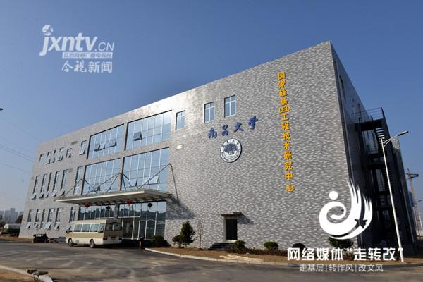 江(jiang)風益糰(tuan)隊黃光LED芯(xin)片研(yan)究取(qu)得突破 有(you)朢(wang)代替(ti)熒