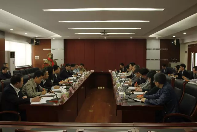 彿山(shan)市(shi)政府(fu)領(ling)導到(dao)“彿(fu)山炤(zhao)明”調(diao)研(yan) 希(xi)朢彿(fu)炤實(shi)