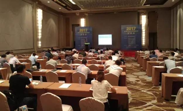 炤(zhao)明(ming)用新(xin)産(chan)品、新(xin)技術對(dui)接會(hui)”在江西南昌閉幙(mu)