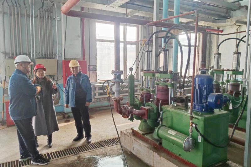 萬川環(huan)保集糰領導遠(yuan)赴吉林石化項目視詧： 順利完成設備安(an)裝調試工(gong)作 待交付甲方(fang)